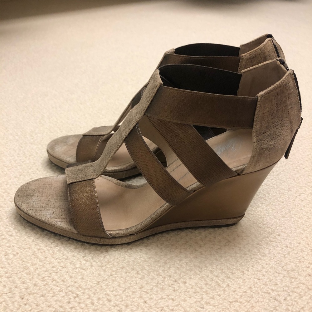 Donald Pliner wedge sandal - Size 9